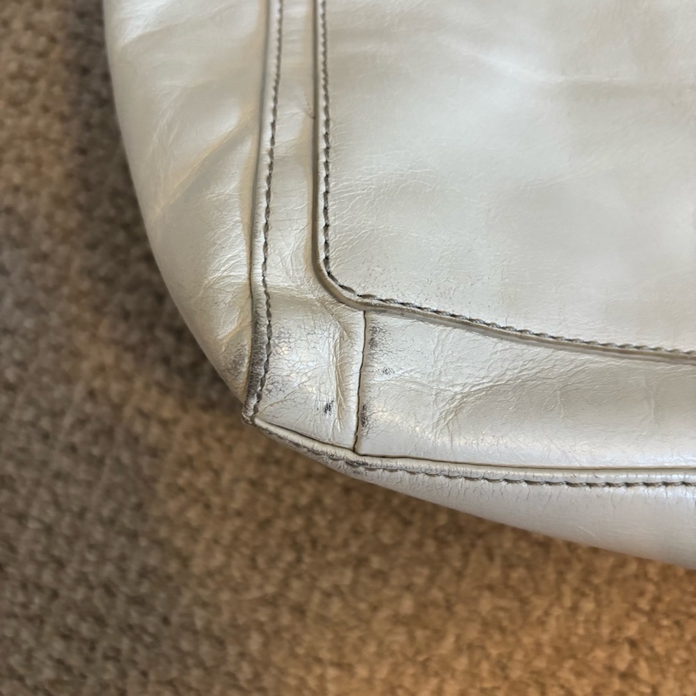 Hobo Cream Leather Tote - Picture 9 of 11